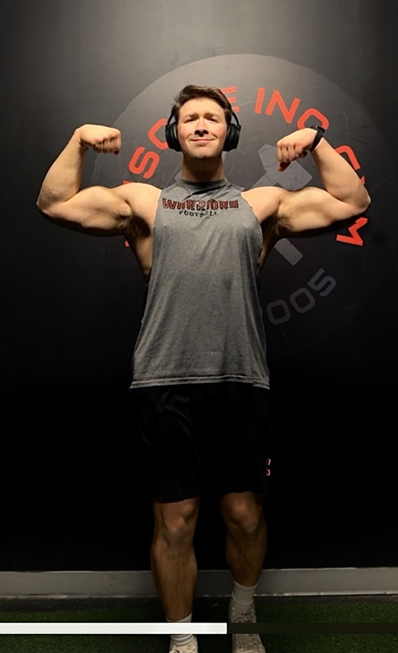 Derek Frinzi flexing in the gym